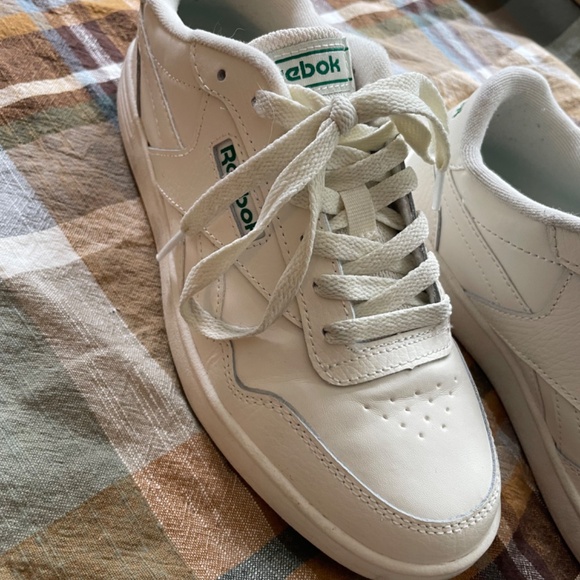 Reebok (7.5 US) Women's Club Memt Sneakers - Picture 12 of 13